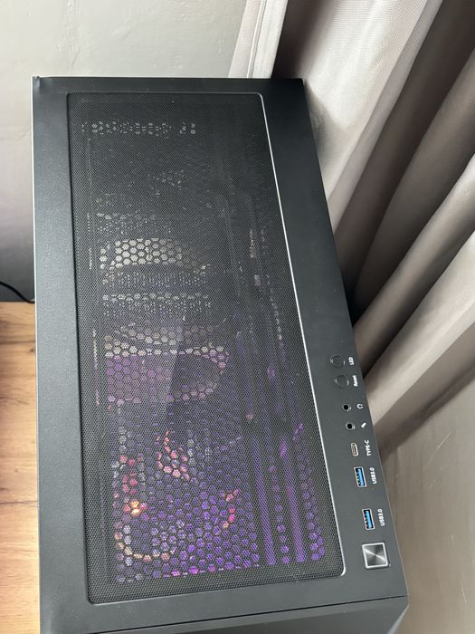 Продавам добре смазана машина, перфектна за ежедневни gaming сесии