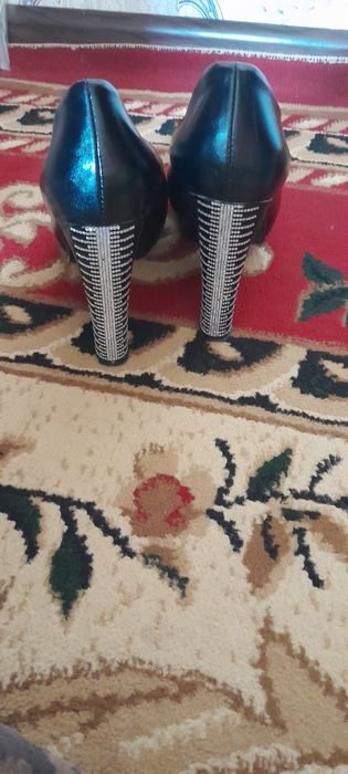 Tufli 40razmer sotiladi