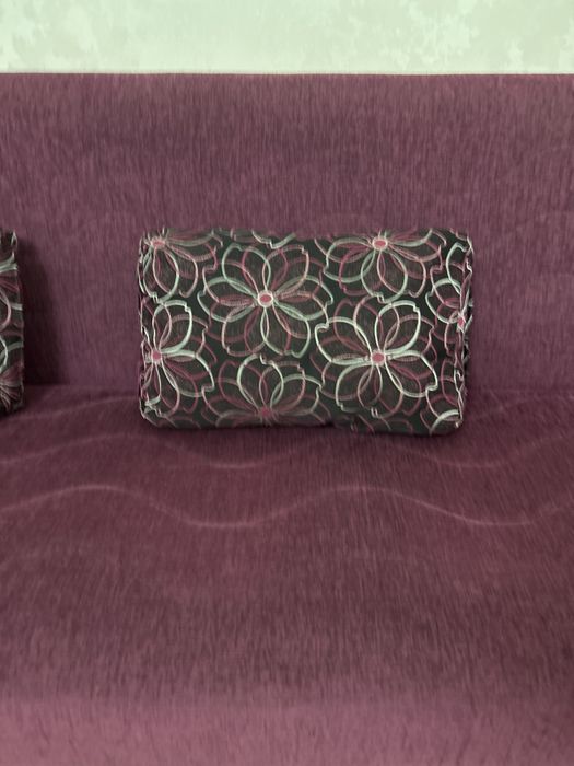 Продам диван с двумя подушками!