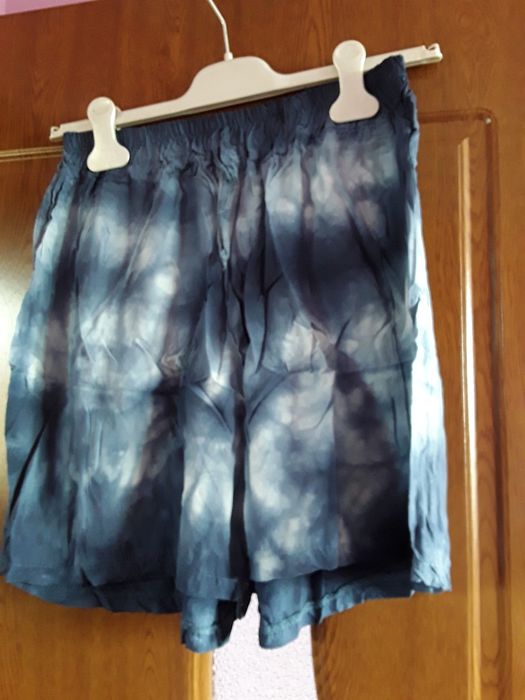 Vând Pantaloni Scurți de Damă Mărimea L-XL Noi