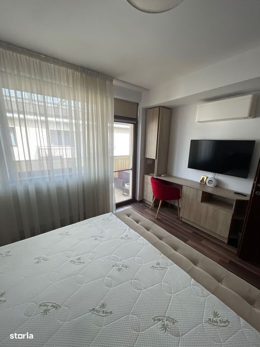 Casă modernă tip triplex, unitate de capăt