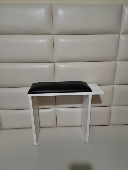 Поставка  за маникюр и педикюр.