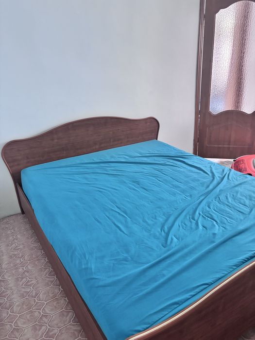 Кровать с комодом и тумбами