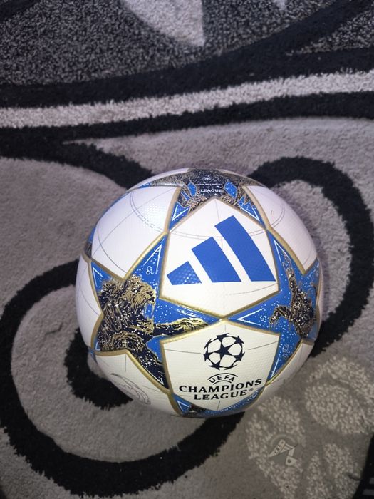 Vând minge champions league urgent