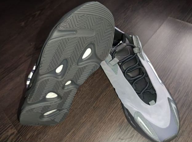 Adidas Yeezy Boost 700 MNVN nr. 36,42,44 2/3