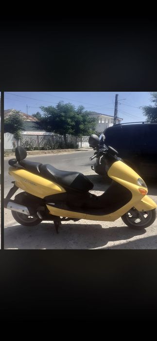Vând sau schimb yamaha majesty 150cc nu are nici o problema