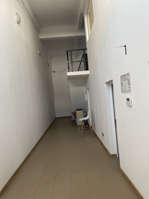 Inchiriez,Hala 325 mp, apa, canal, AC,bai cu dusuri.Str.Buzaului nr.3.