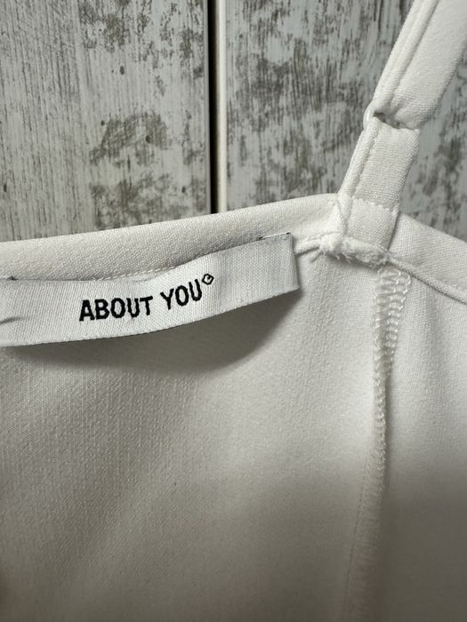 Рокля в бяло с цветя