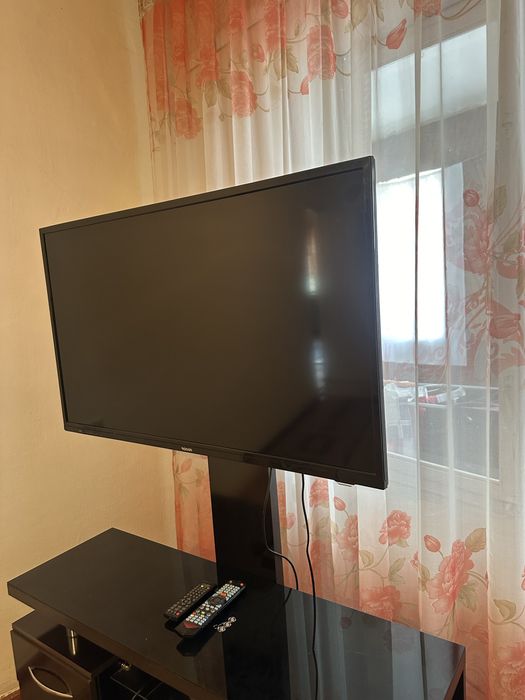 Ройсон телевизор 43- не смарт! Состояние новое! Продадим с подставкой!