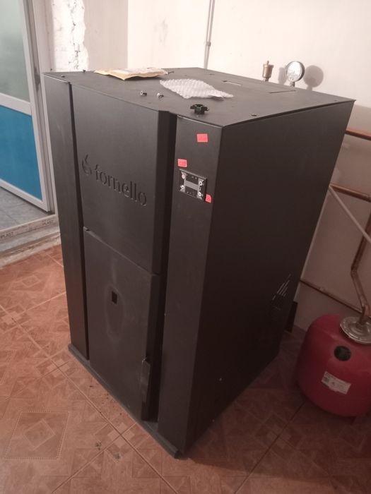 Vând centrala  pe peleti