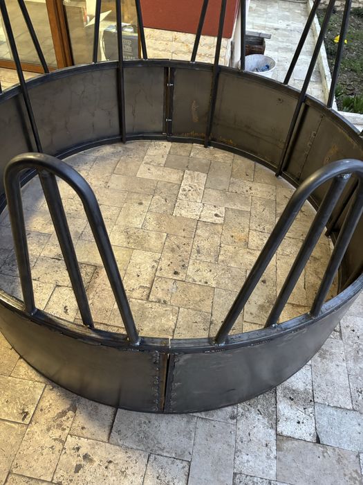 Пашищна хранилка за ролони бали