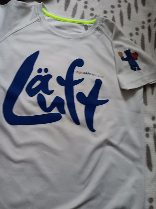 Vand lot tricouri marimea 134