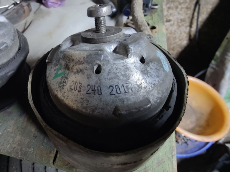 Подушки двигателя Мерседес 203 м111