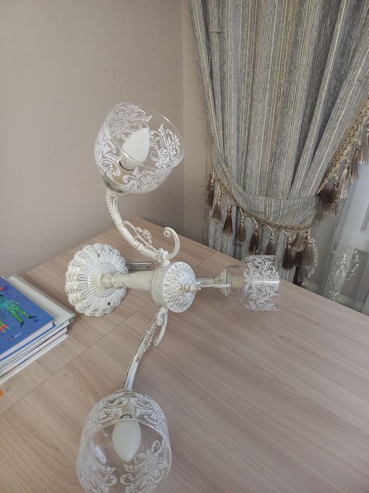 Продам люстру 3 рожковую б/у