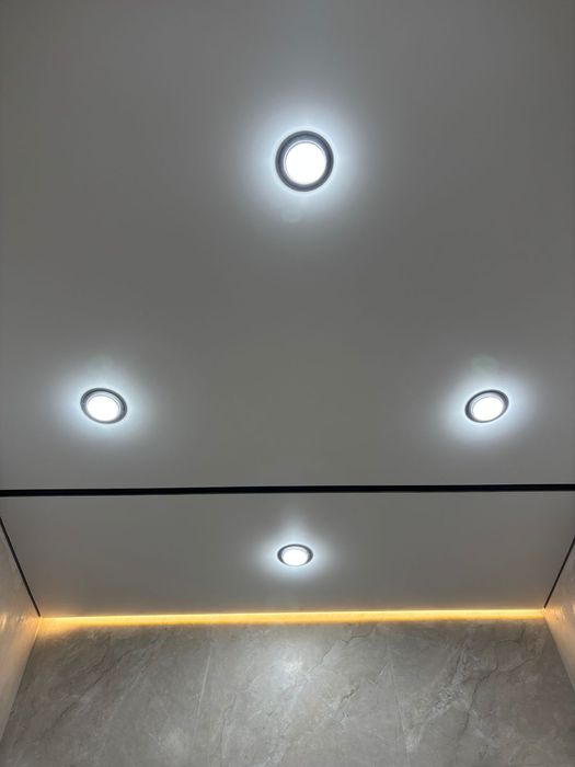 Натяжные потолки ,слив воды.