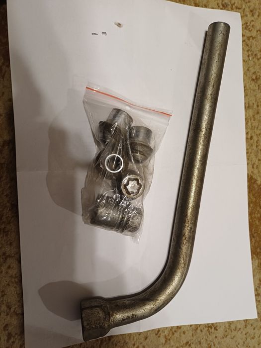 Секретни гайки за алуминиеви джанти и крик от Форд Мондео и оригинални