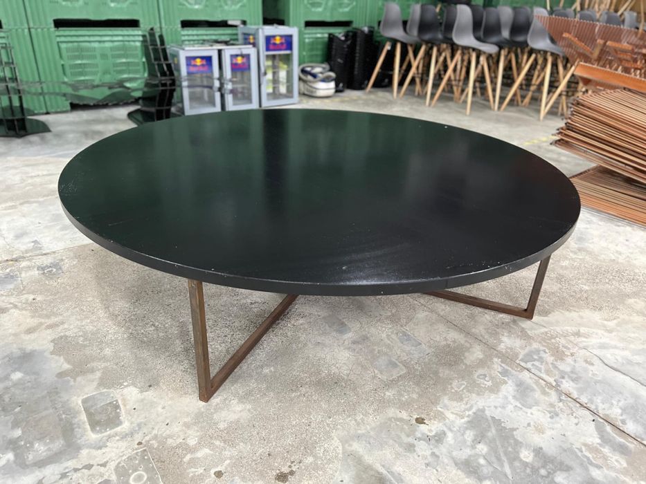 Scenă podium(concert, premiere, prezentare) diametru 2,5m și H 0,5m