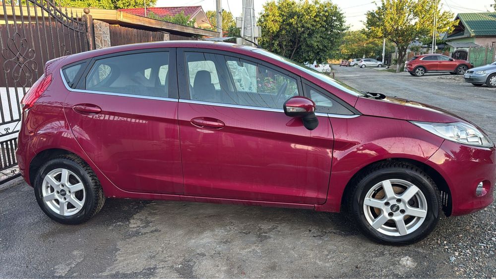 Vand Ford Fiesta 1.2l benzina defect
