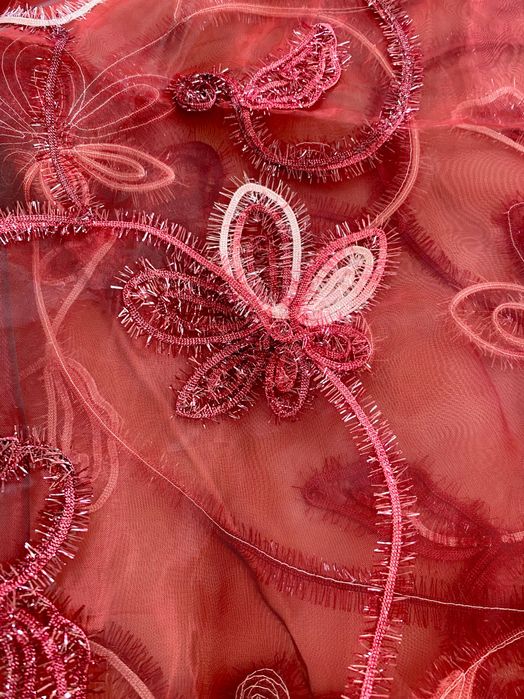 Продам тюль с вышивкой