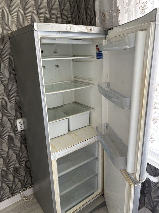 Холодильник Indesit