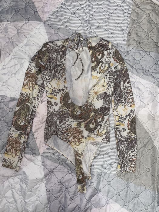 Боди с гол гръб