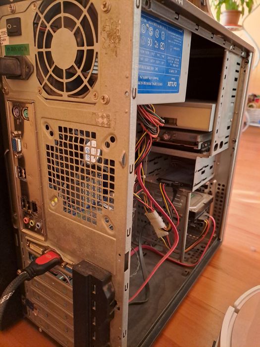 Настолен компютър за игри и филми