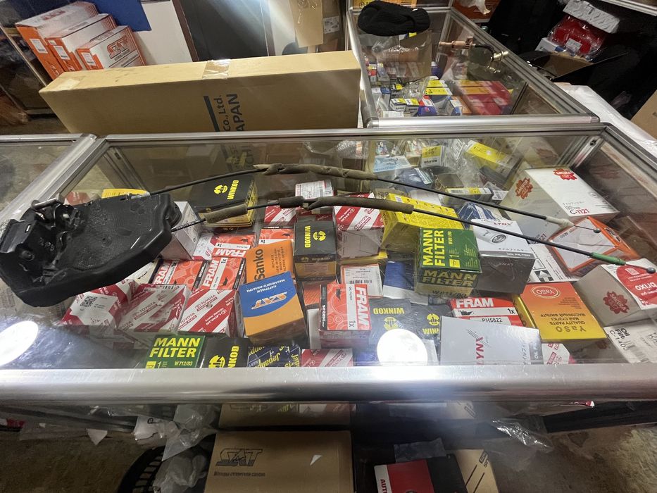 Замок задней левой двери Toyota Camry 40/50