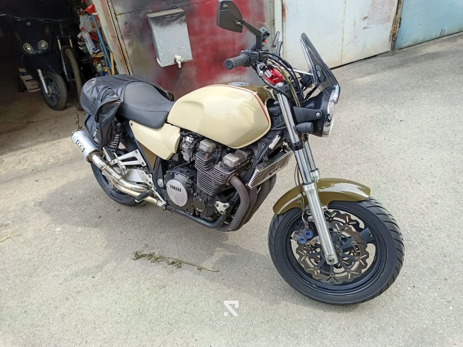Продавам Yamaha XJR 1200