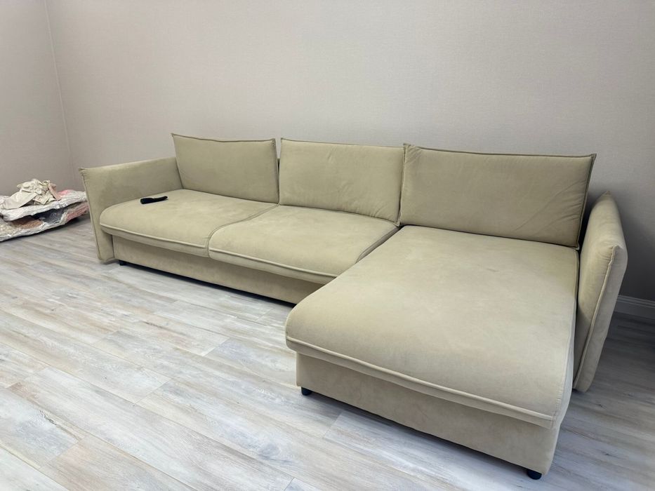 Диван бежевый в зал