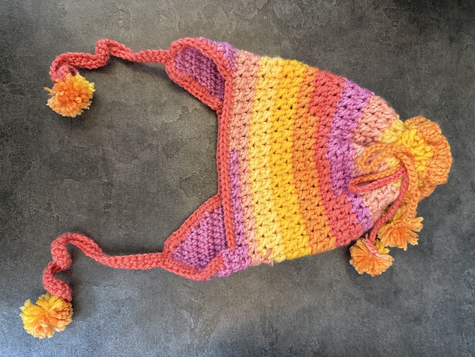 Шапки, варежки, жилетки вязаные, ручная работа,