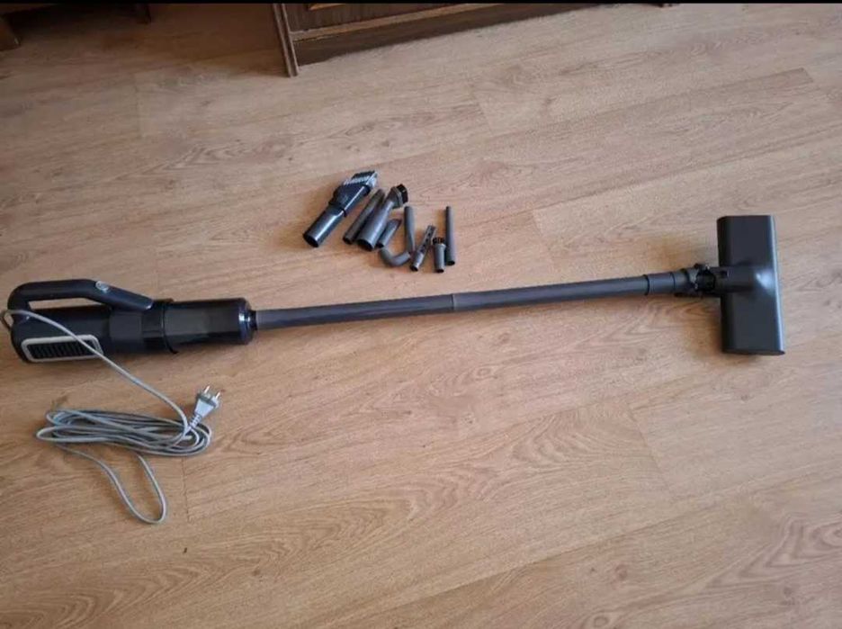 кабелна вертикална прахосмукачка Simplus