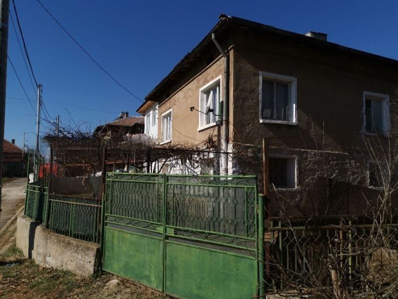 Двуетажна къща в гр. Бухово! Локация, осигуряваща спокойствие извън г