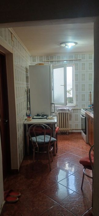 Vând apartament 2 camere zona Mega Mall