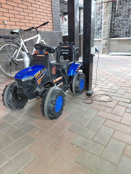 Продам Синий трактор