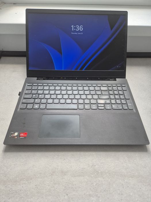 Lenovo V15 Ryzen 5 3500U / 8GB RAM / SSD 256GB / Vega 8 / Windows 11