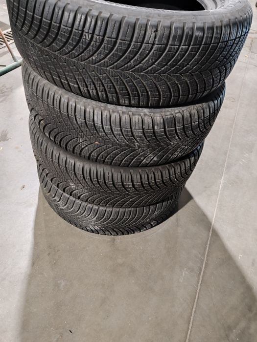 Cauciucuri de iarna 215 60 17