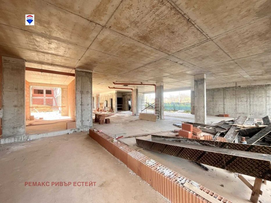 Продава се Офис в Русе, Родина 1 - 740 кв.м за 525 €/кв.м - Снимка #3