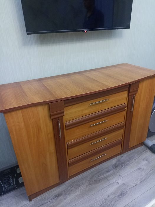 Продам спальный гарнитур.