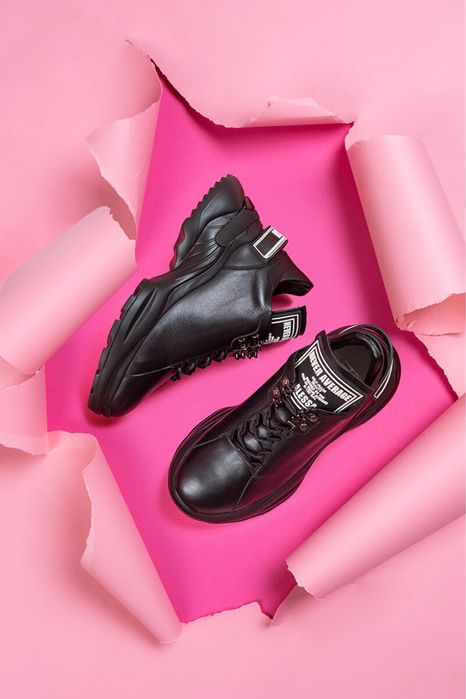 Черни маратонки на Alessa.