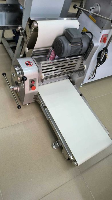 Тестораскаточная машина. Тестораскатка. Слоенка.