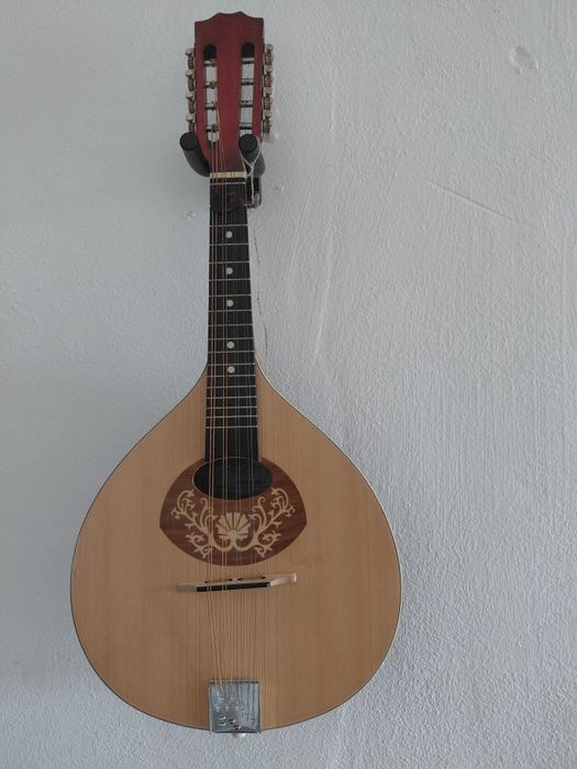 Vând  Mandolina folosit dar in stare foarte bună