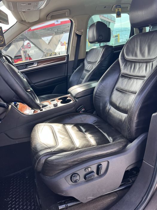 Vw Touareg 2011 239 cp AVARIAT RATE