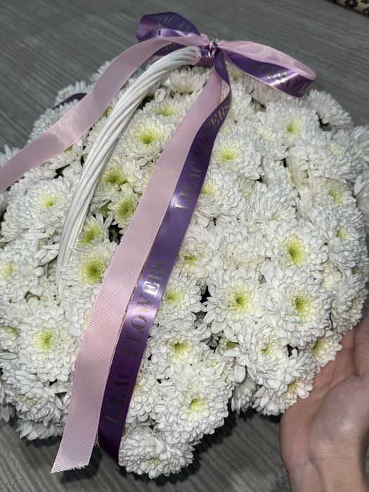 Мишка и цветы свежие