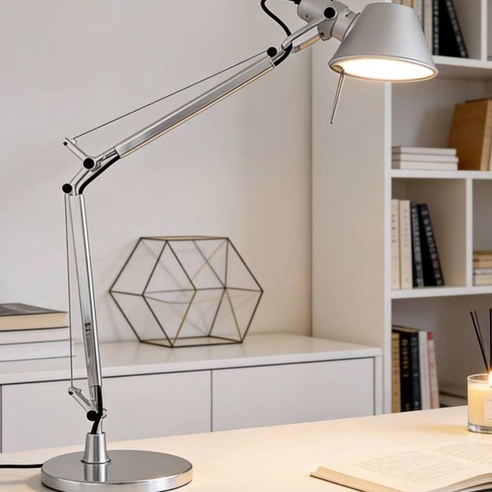 Настольная лампа в стиле Tolomeo