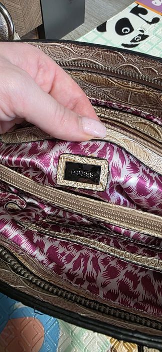 GUESS Оргинална е