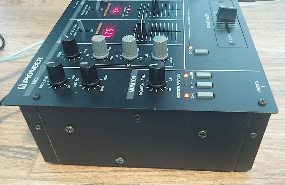 Pioneer DJM 300 Allen Heath Denon Yamaha Formula Sound Numark Ecler