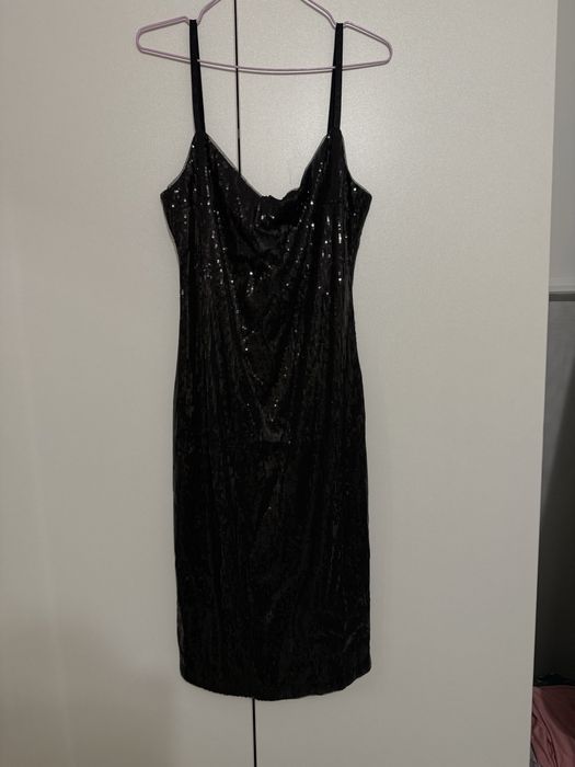 Платье черное до колен