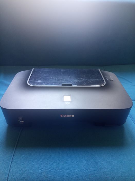 принтер Canon PIXMA iP2700 черного цвета.