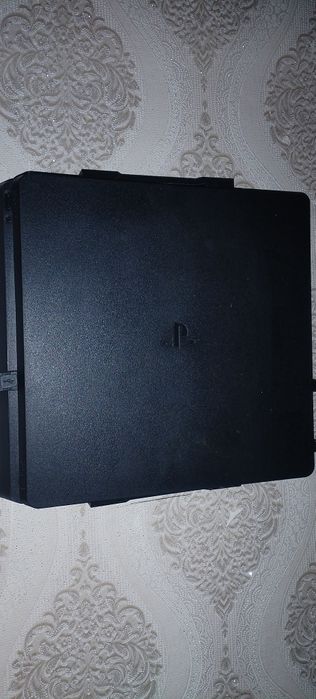 Продам плейстейшен 4 слим