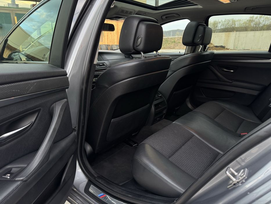 BMW 520d 2011 M pachet Trapa Navi mare Automat